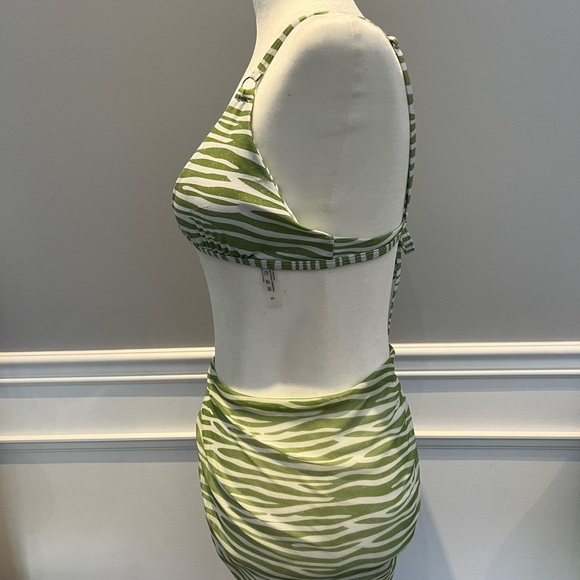 Shein green and white bikini, size small, 3 pieces (top, bottom and wrap) - Picture 2 of 4
